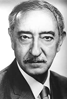 Arnold Moss