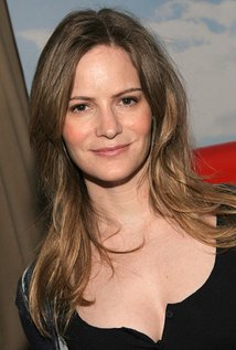 Jennifer Jason Leigh