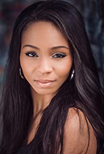 Sadé Davis