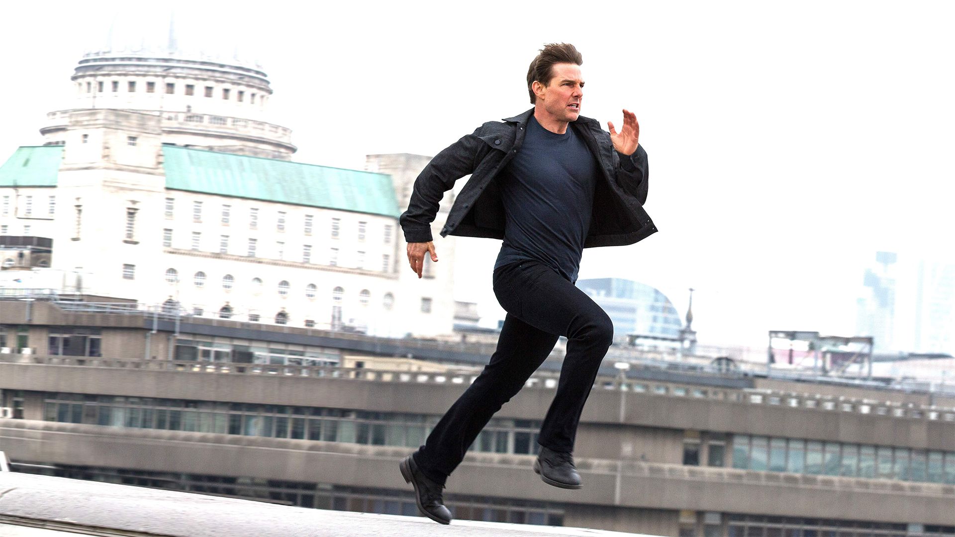 تام کروز در حال دویدن در اولین تصویر رسمی فیلم Mission: Impossible 7