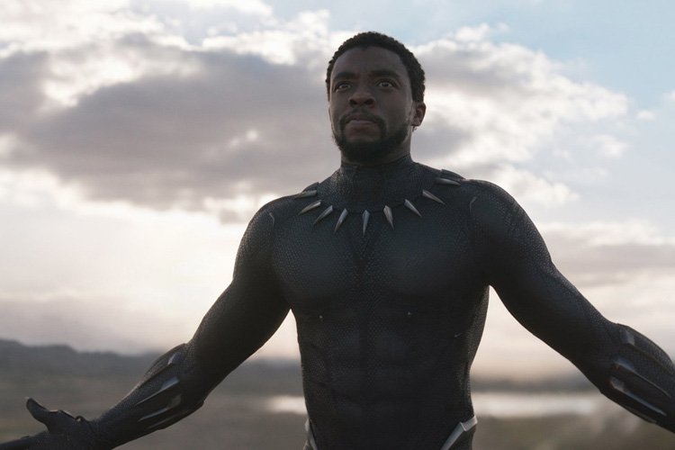 تشخصیت ت‌چالا با بازی چادویک بوزمن در فیلم black panther