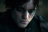 رابرت پتینسون با چهره‌ی غمگین در نقش شوالیه‌ی تاریکی