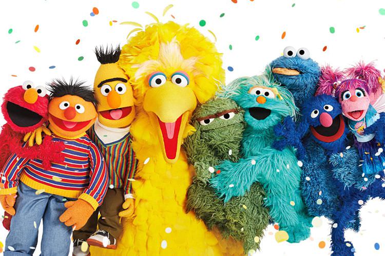 اکران فیلم Sesame Street با بازی ان هتوی بار دیگر عقب افتاد