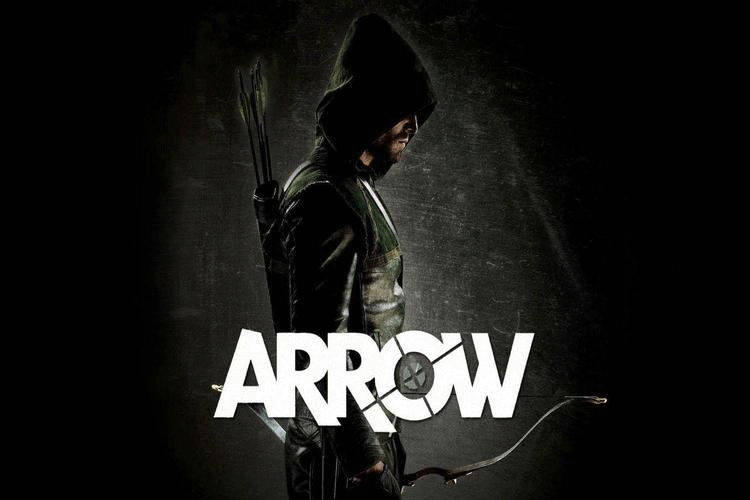 استفن امل در نقش سه نسخه الیور کوئین متفاوت در فصل پنجم سریال Arrow بازی می کند