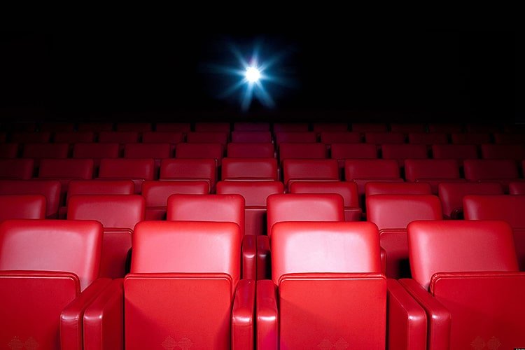 Cineworld به خاطر تاخیر فیلم No Time to Die تمام سینماهای خود را تعطیل می‌کند