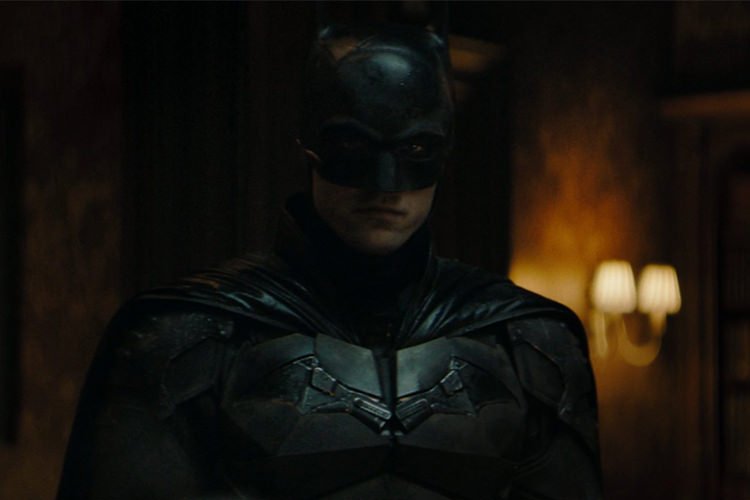 رابرت پتینسون در لباس بتمن در فیلم The Batman