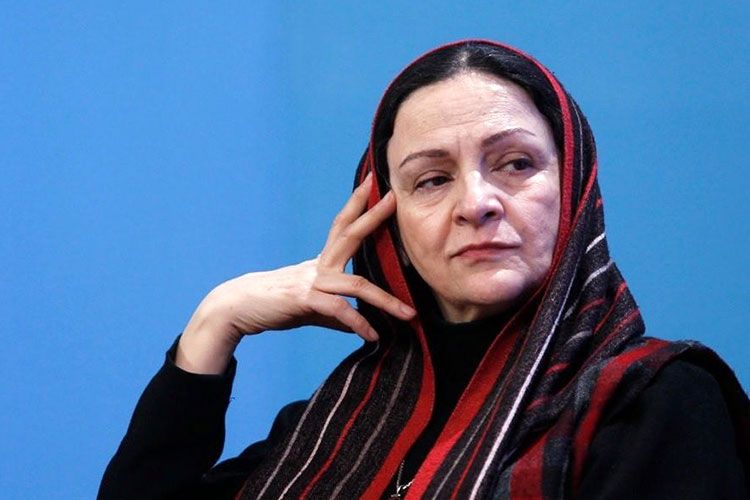 گلاب آدینه به عنوان بهترین بازیگر زن خارجی جشنواره خروس طلایی و صد گل چین انتخاب شد
