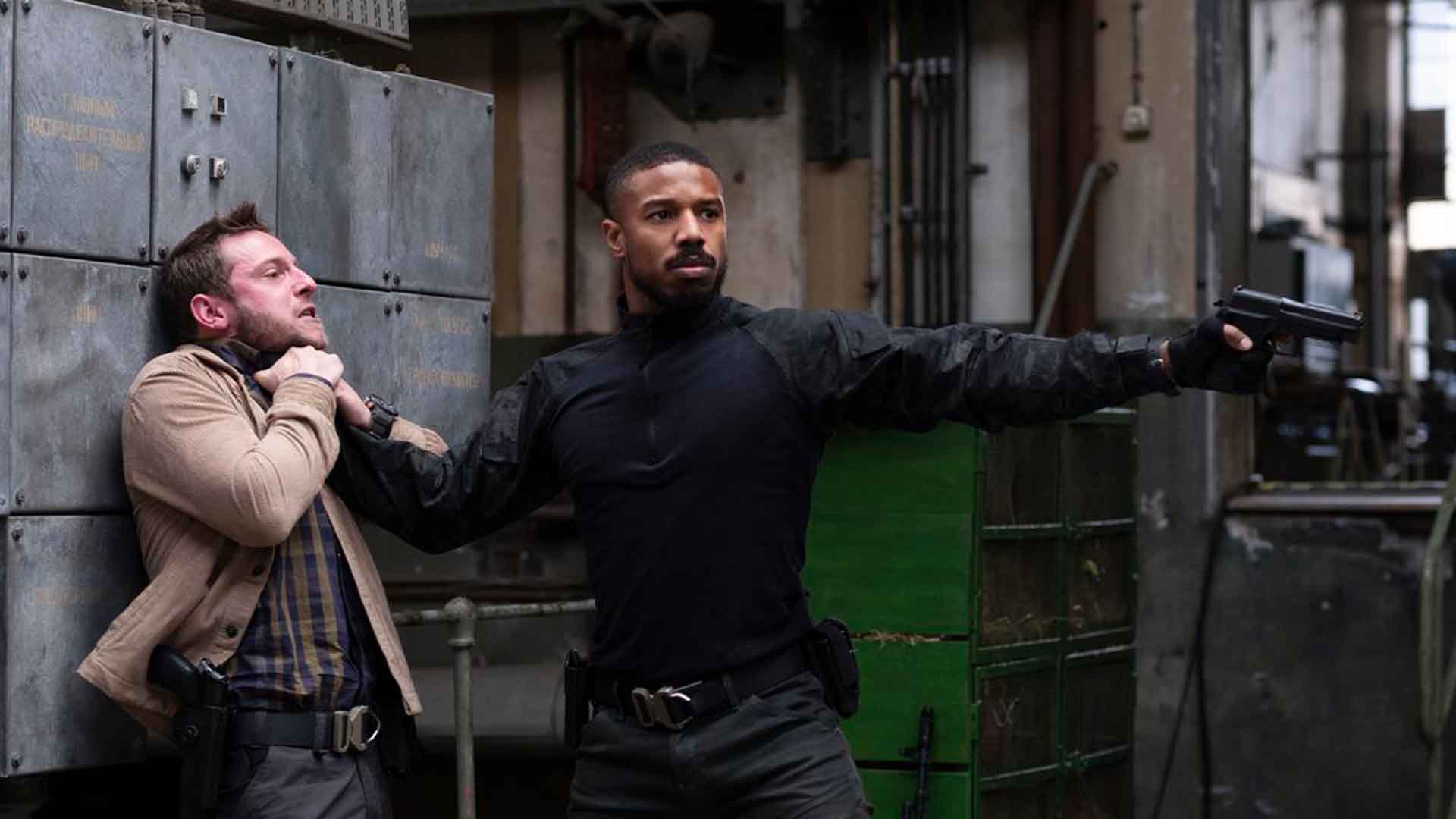 مایکل بی جوردن در حال مبارزه با اسلحه در فیلم Without Remorse