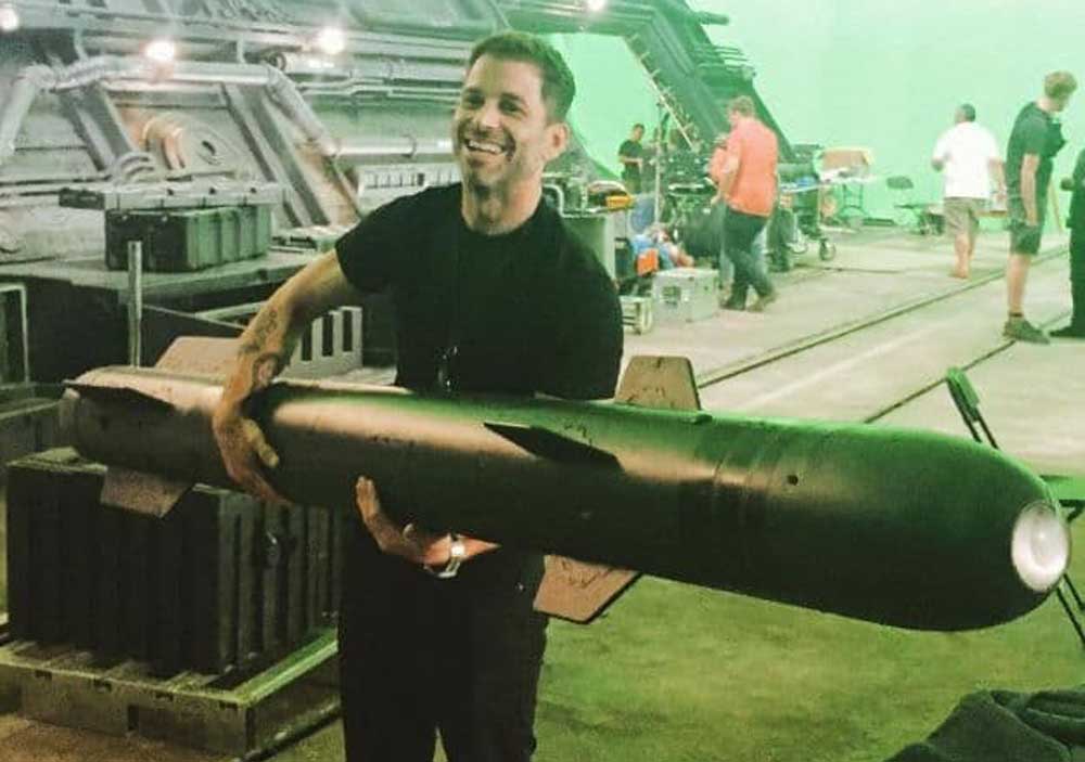 زک اسنایدر با یک بمب تقلبی در پشت صحنه ساخت فیلم لیگ عدالت